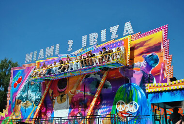 Discovery Park Łeba - atrakcje nad morzem - karuzela Miami 2 Ibiza