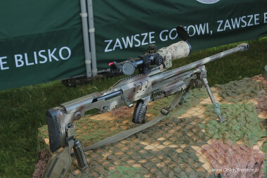 Współczesny polski powtarzalny karabin wyborowy Bor (znany również jako Alex - na Pikniku w Tczewie