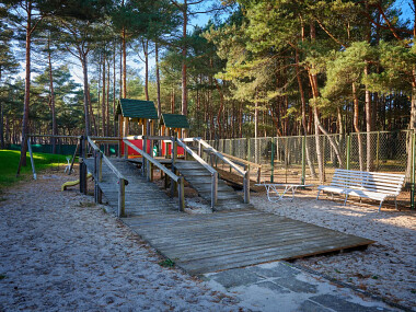 Zdrowotel Łeba - zewnętrzny plac zabaw dla dzieci
