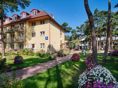 Zdrowotel Łeba - w otoczeniu sosnowego lasu i pięknej zieleni