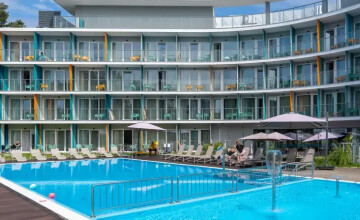 Jaki hotel z podgrzewanym basenem i saunami nad polskim morzem?