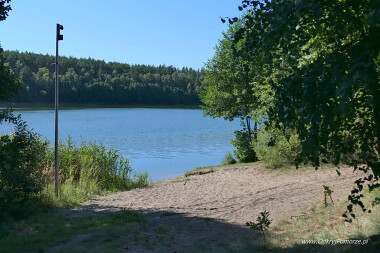 Klaniny - dzika plaża nad Jeziorem Klanińskim