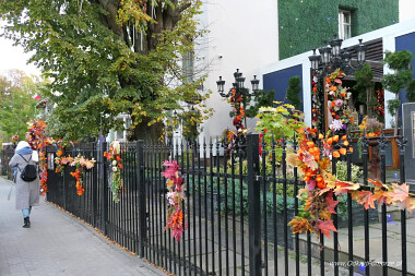 Dekoracje Halloween w Sopocie - ogrodzenie przy ul. Grunwaldzkiej 96