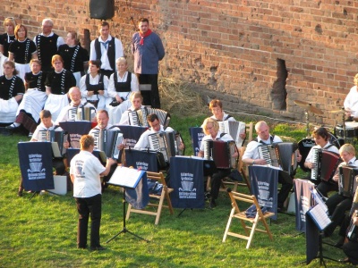 Koncert   akordeonowy pod zamkowymi murami