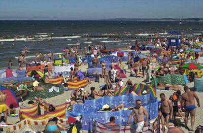 Plaża wschodnia w Ustce co roku przyciąga na wczasy, urlopy i weekendy - fot. UM Ustka