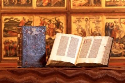 Biblia Gutenberga - fot. UM Pelplin