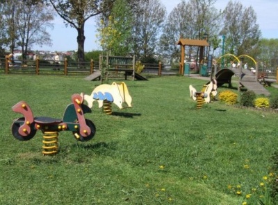 Plac zabaw dla dzieci w Chojnicach przy Centrum Park Chojnice