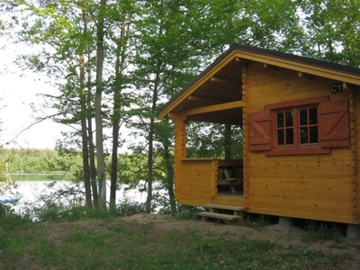 Drewniane domki dla 4, 6 osób z narożnym tarasem