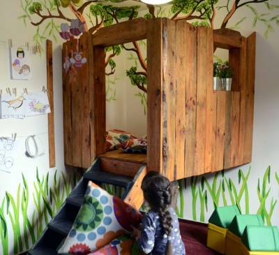 Pokój zabaw dla dzieci - domek na drzewie