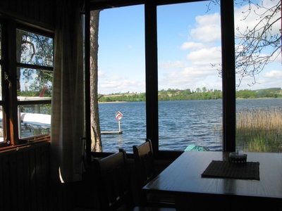 Domek - widok  na jezioro