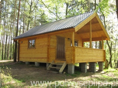 Drewniane domki nad Jeziorem Wdzydze - z tarasem
